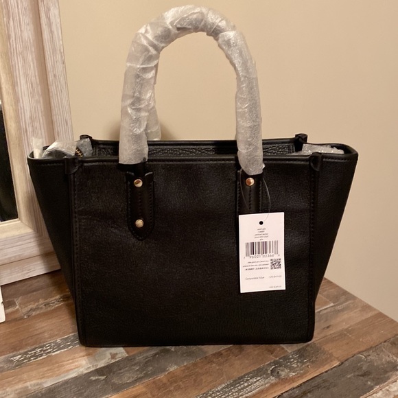 NWT Kate Spade Ella Small Black Pebbled Leather White Logo Crossbody Handbag - Picture 2 of 9